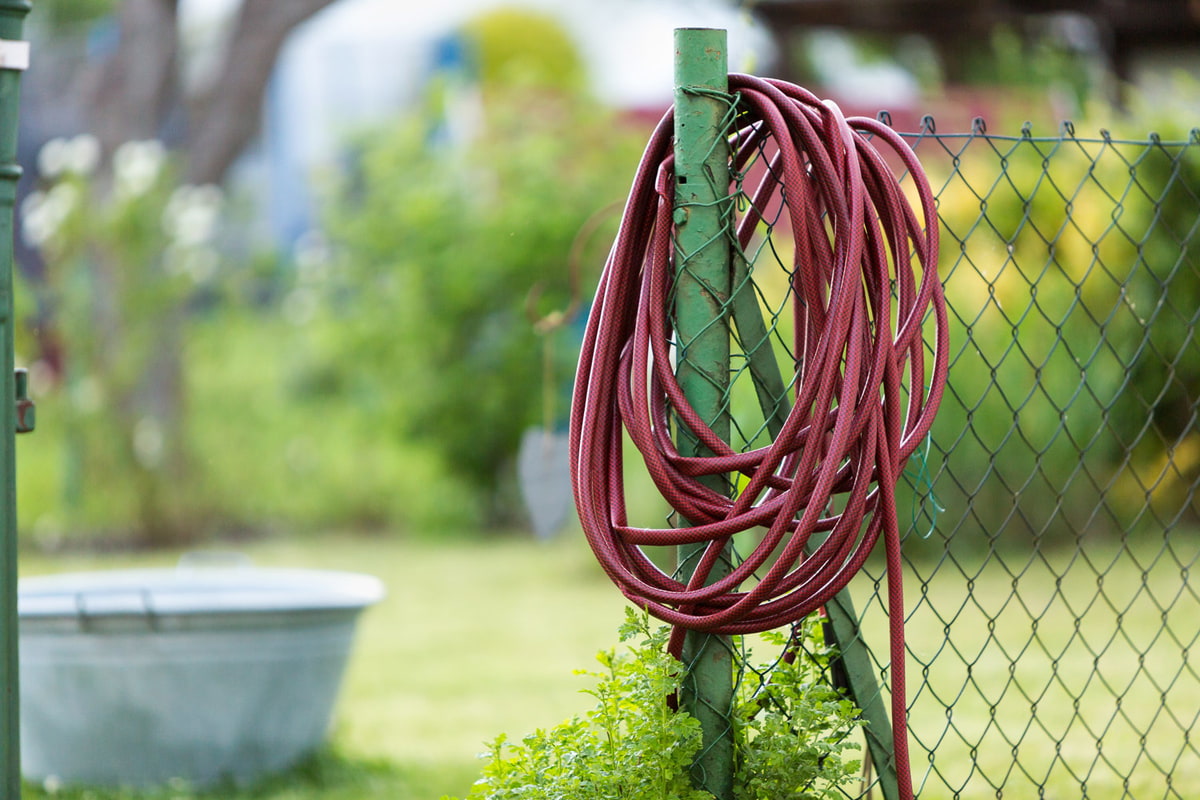 Zäune aus Draht: Worauf Sie bei der Pflege achten sollten