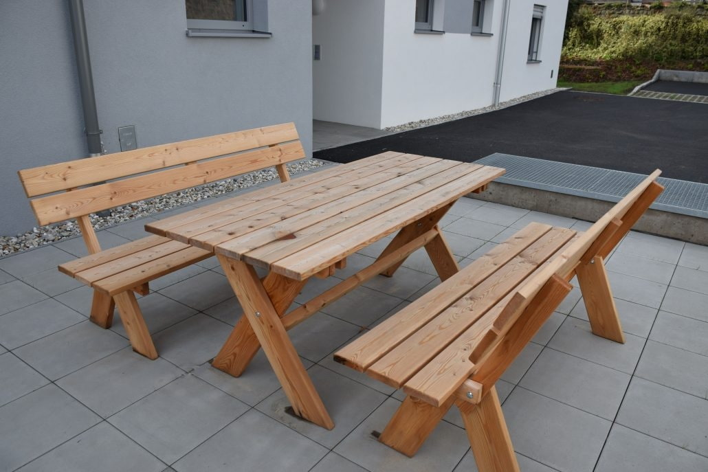 Gartenmöbel aus Holz pflegen - Garten Hennerbichler