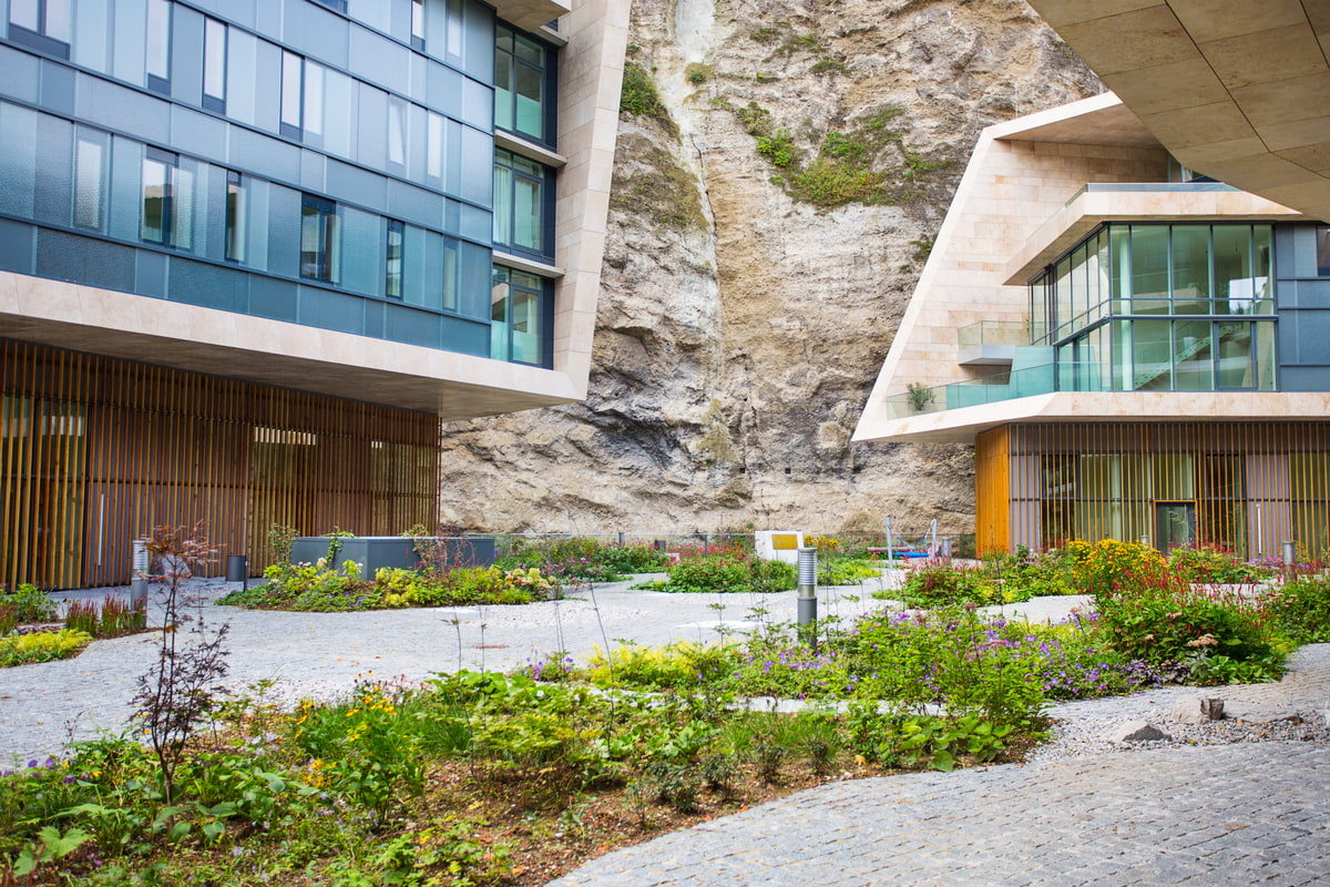 Hotelgarten geplant und gestaltet von hennerbichler naturdesign