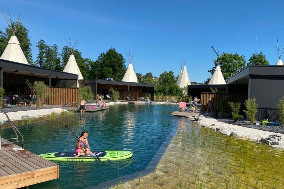Schwimmteich zu 4*Tipi-Hotel - IKUNA Naturresort