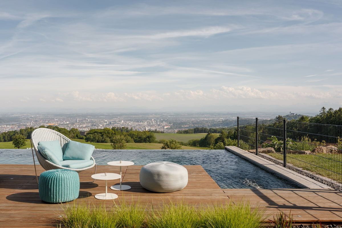 Infinity-Naturpool, Infinity-Pool, Sitzbereich